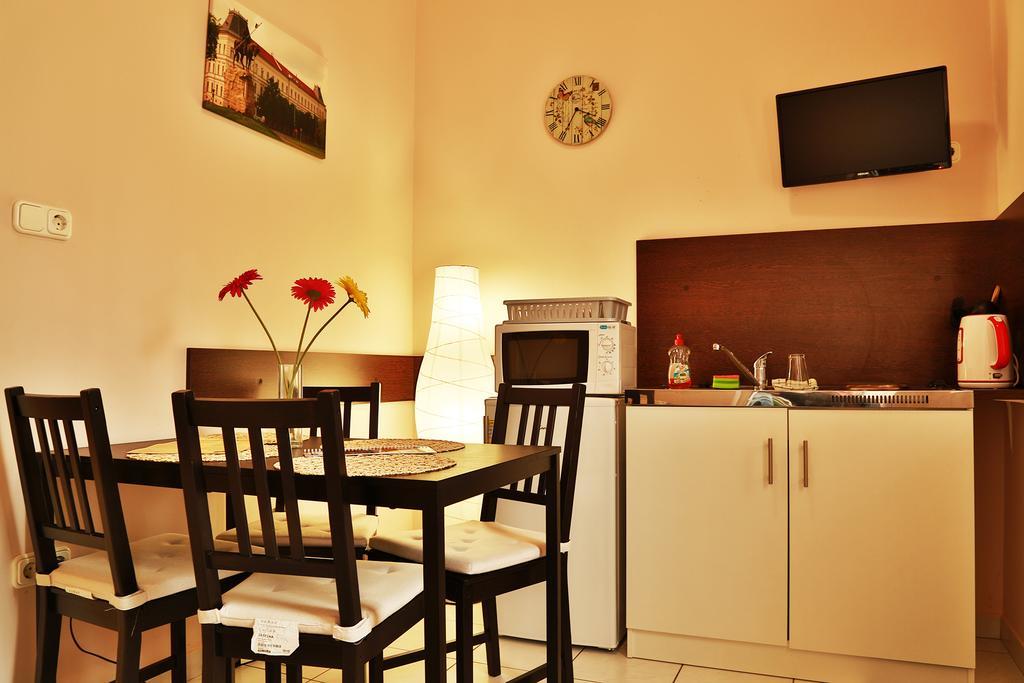 Aranyhid Vendeghaz Hotell Makó Rum bild